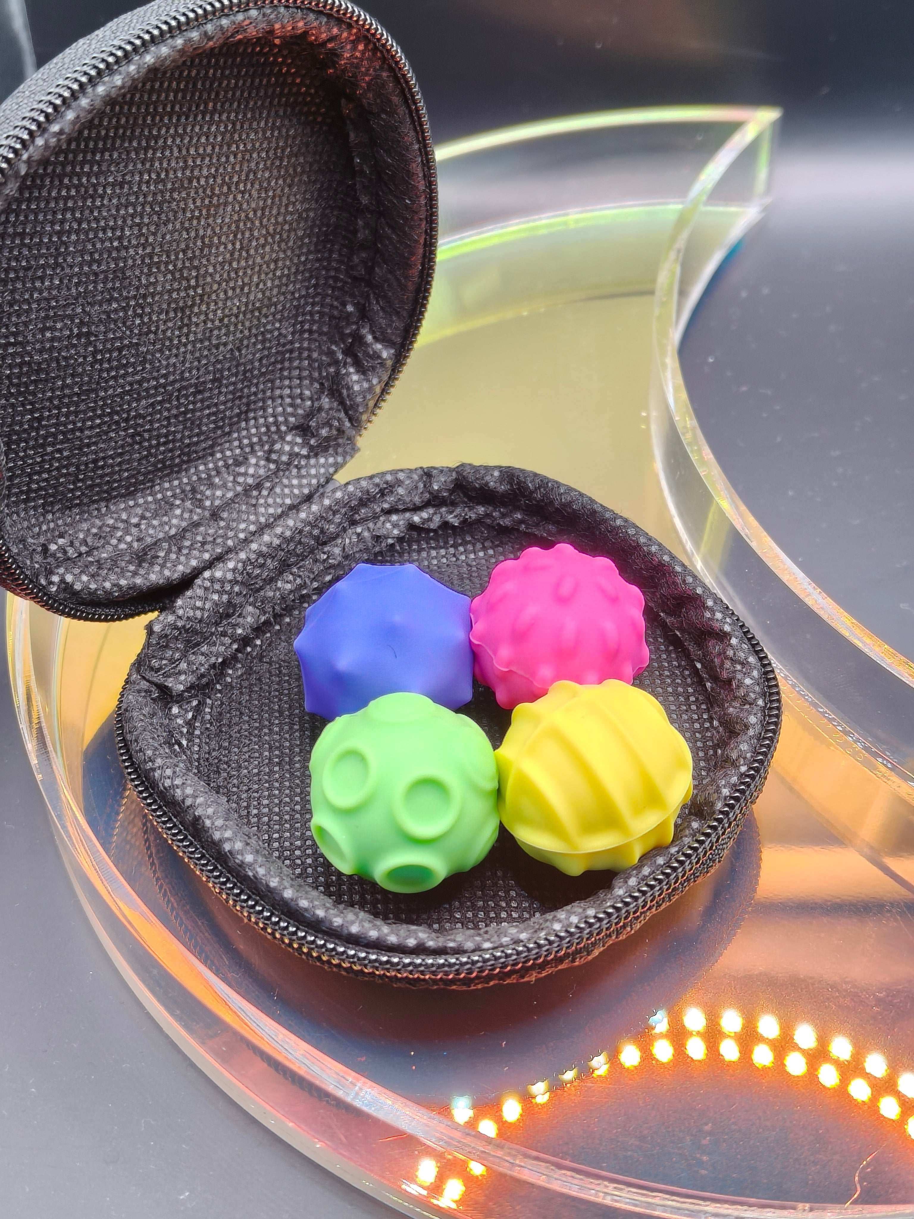 Magnetic fidget balls set in case - Discrete work/school fidget toy