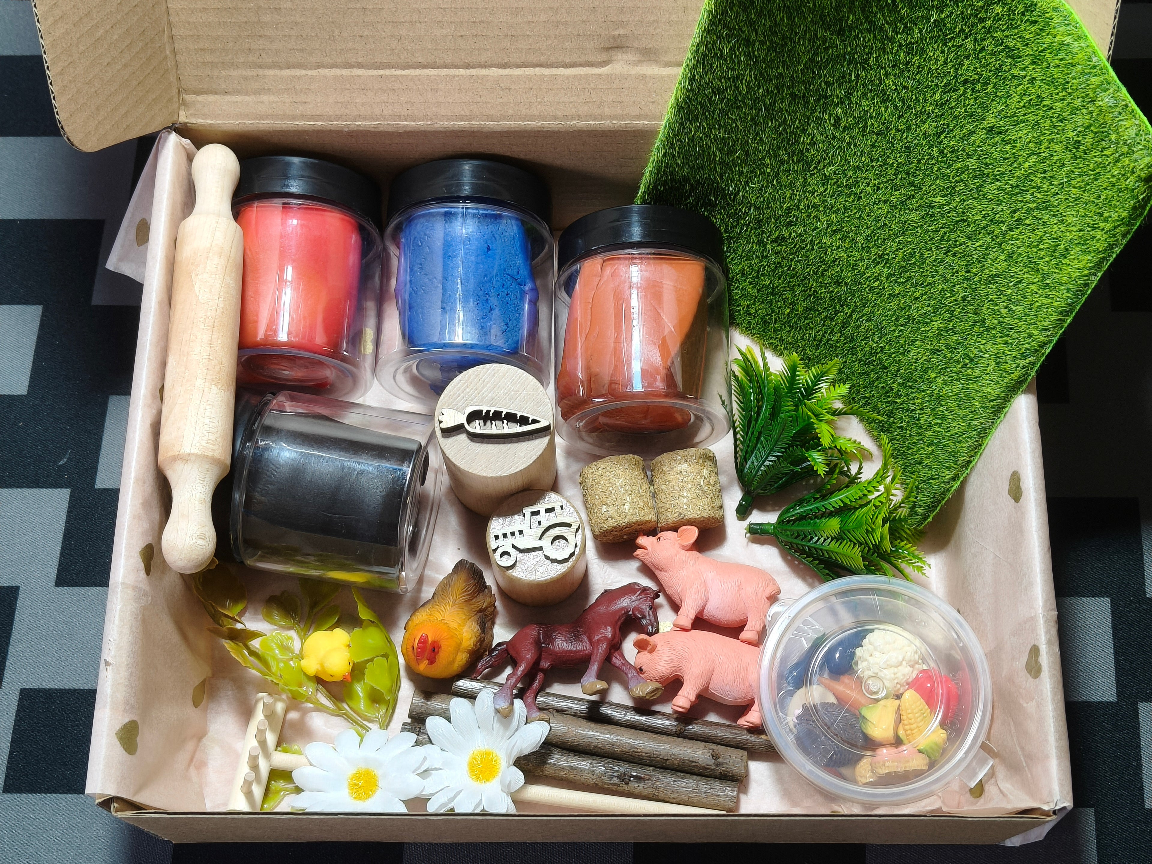 Tuff Tray Kit - Farm