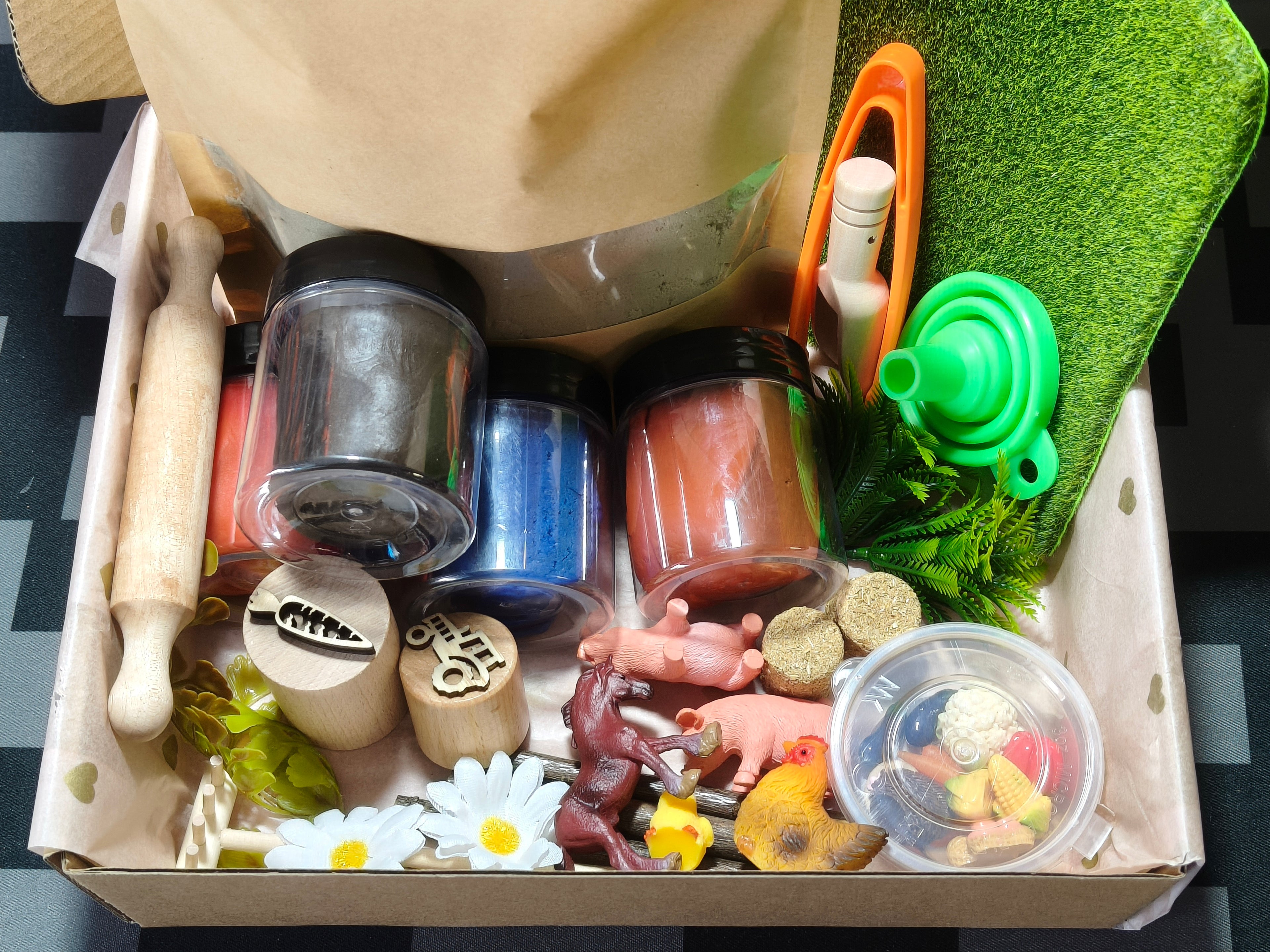 Tuff Tray Kit - Farm