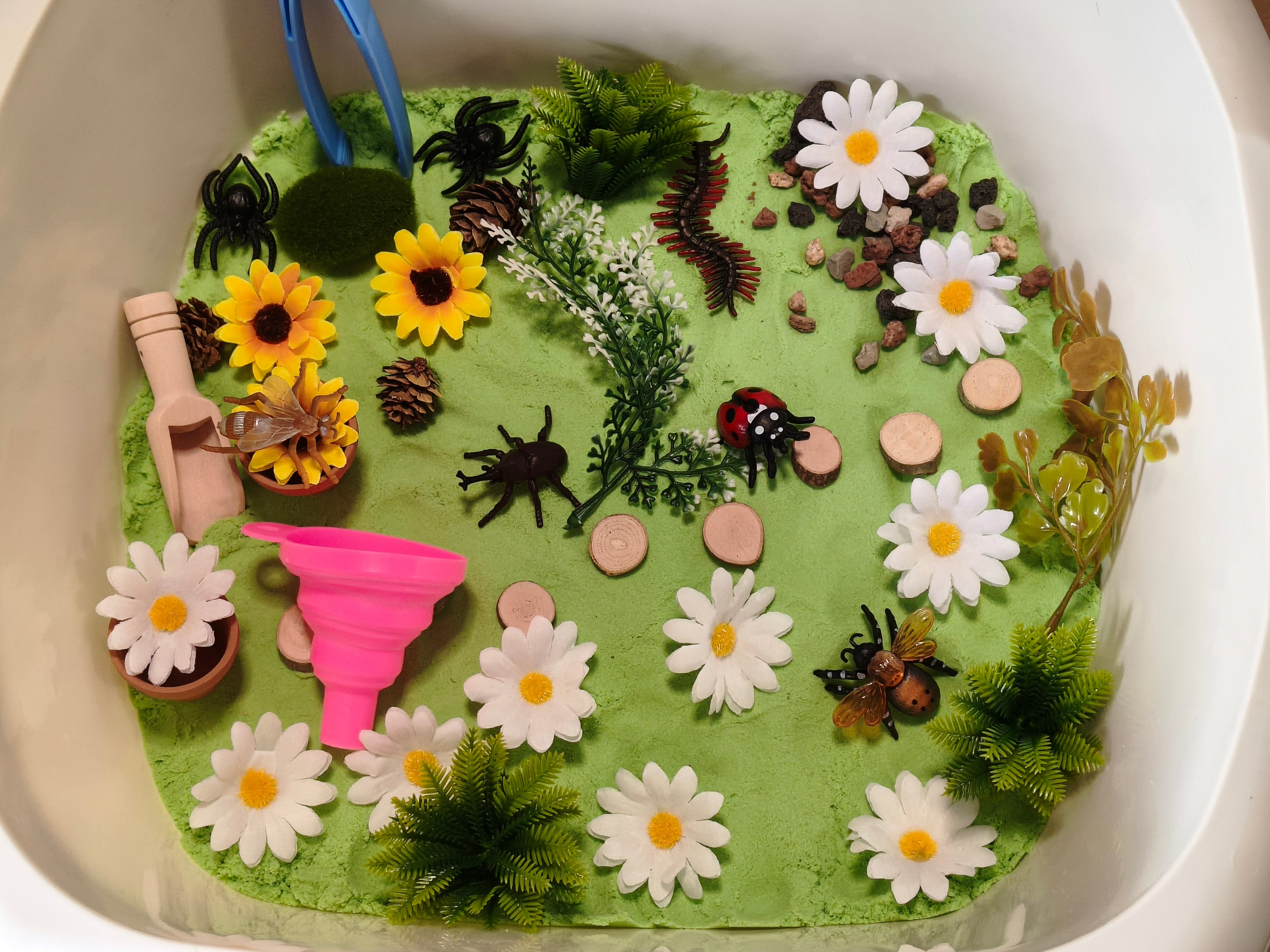 Tuff Tray Kit - Bug Garden