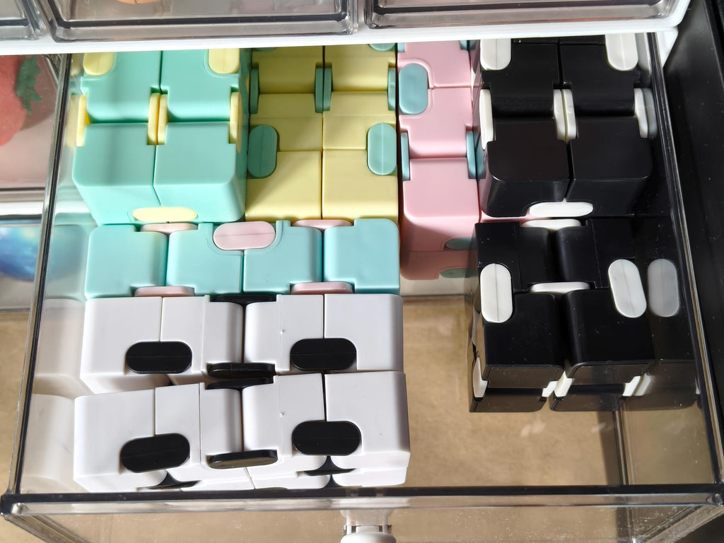 Fidget Set in Case - Discrete Easy to carry - Office/school - Adult/older children - Hand Fidget toys