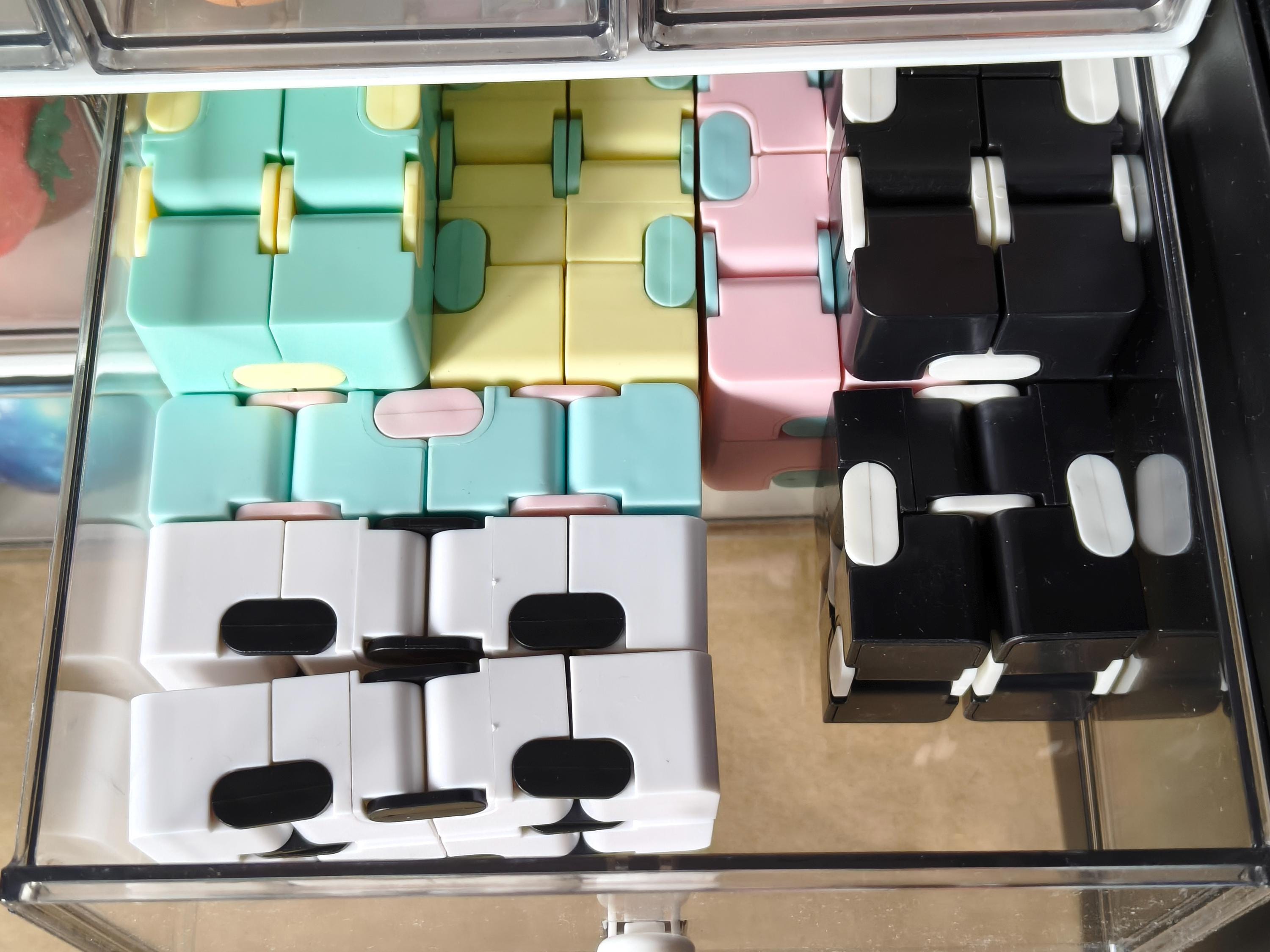 Fidget Set in Case - Discrete Easy to carry - Office/school - Adult/older children - Hand Fidget toys