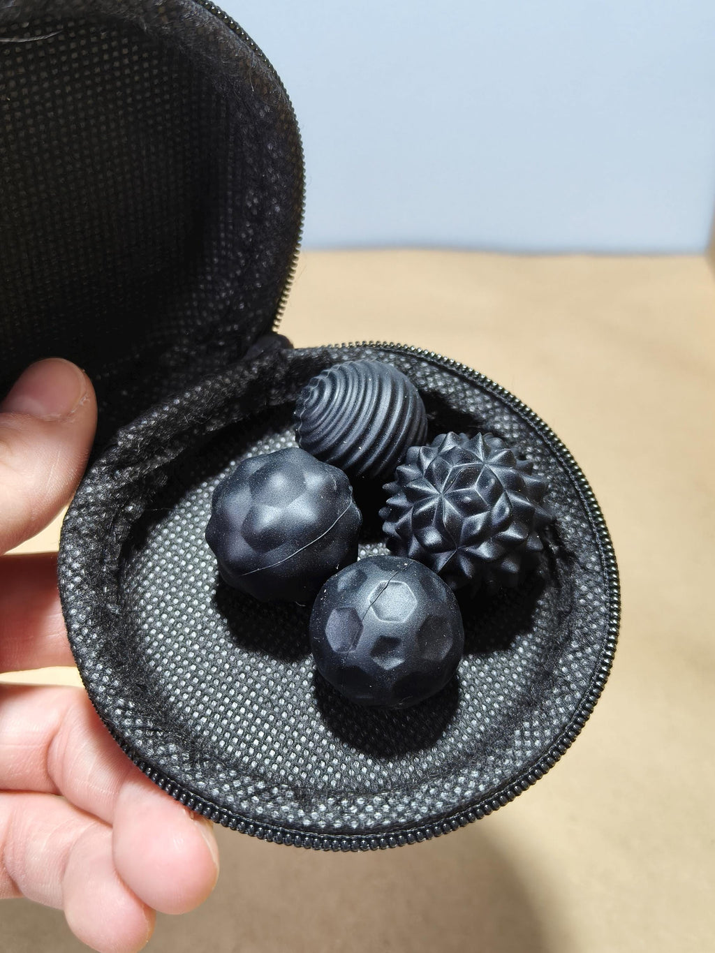 Magnetic fidget balls set in case - Discrete work/school fidget toy