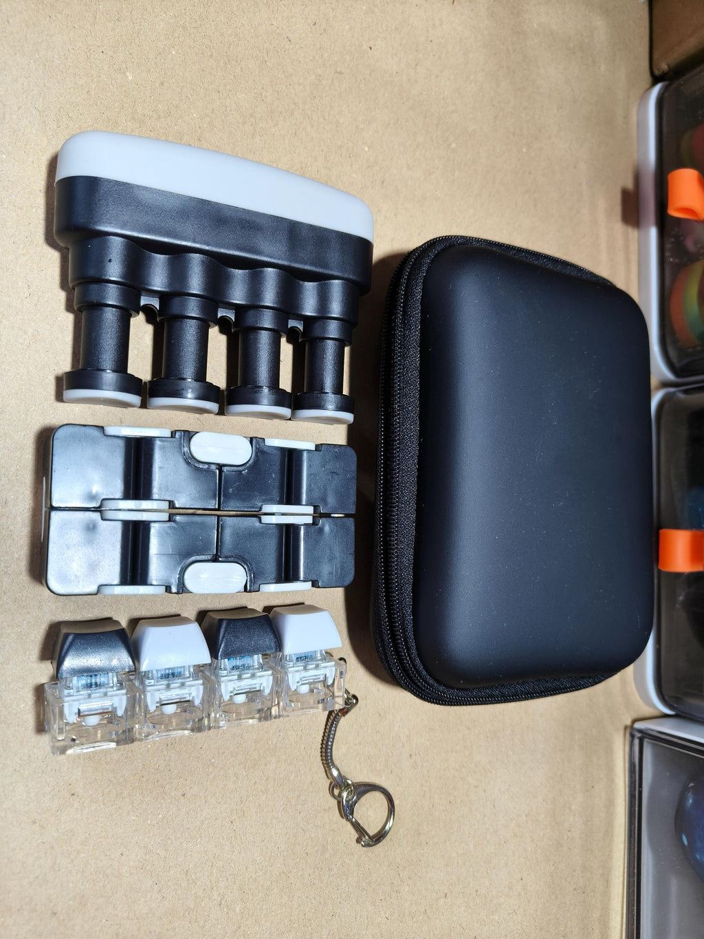 Fidget Set in Case - Discrete Easy to carry - Office/school - Adult/older children - Hand Fidget toys