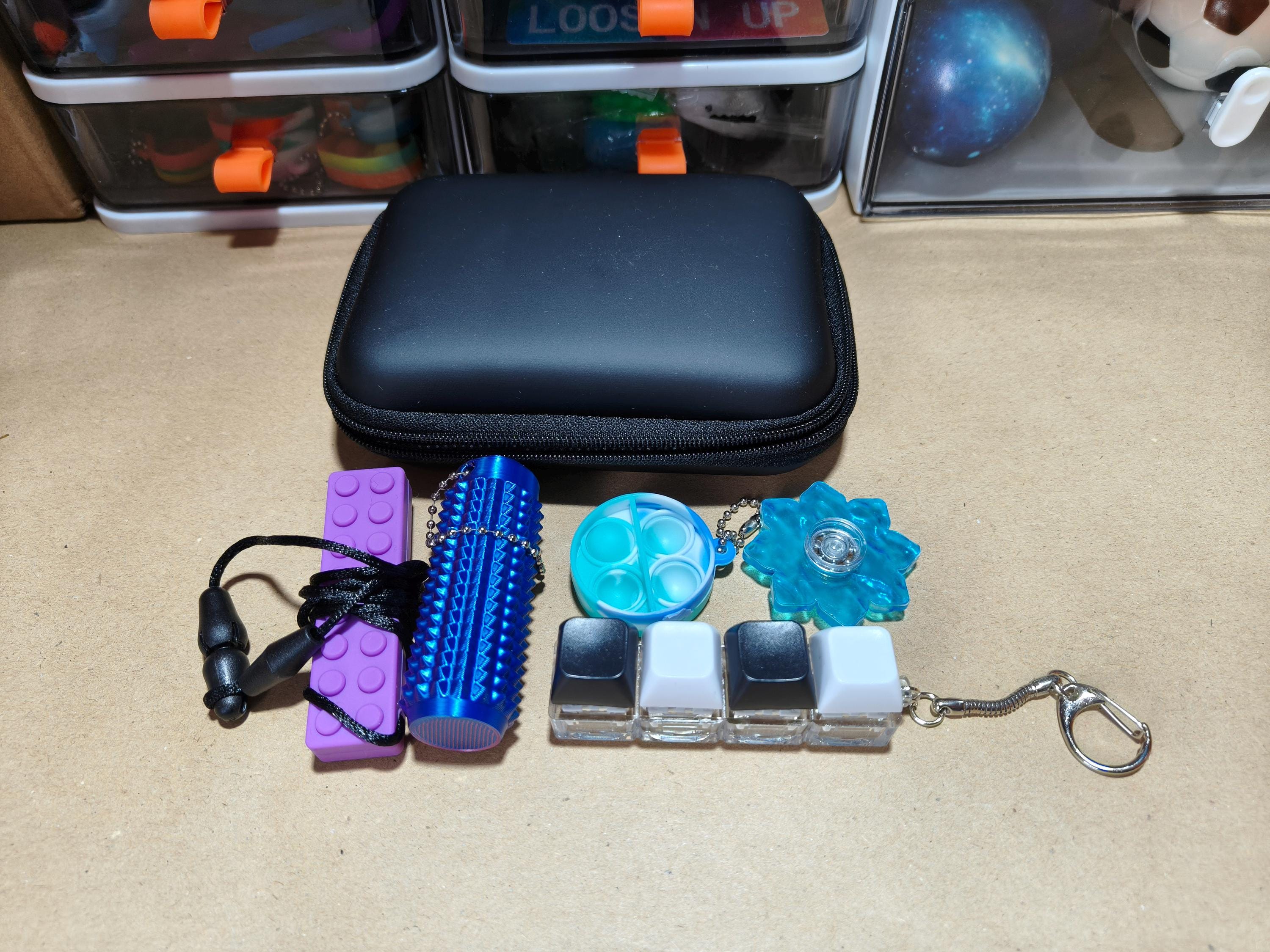 Fidget Set in Case - Discrete Easy to carry - Office/school - Adult/older children - Fidget toys