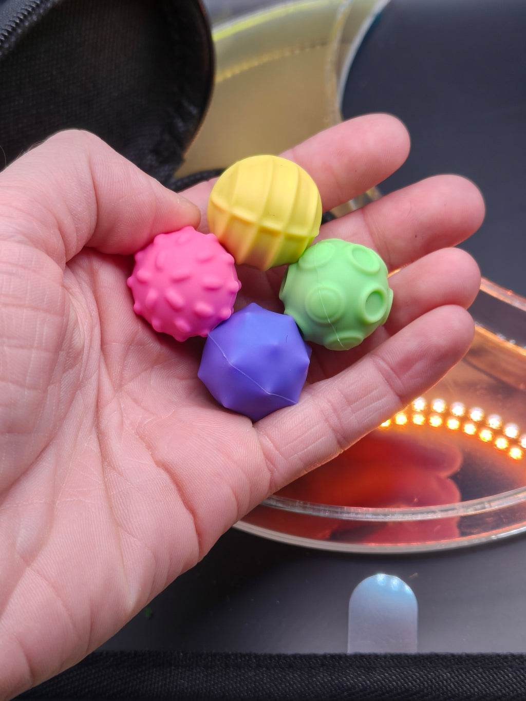 Magnetic fidget balls set in case - Discrete work/school fidget toy