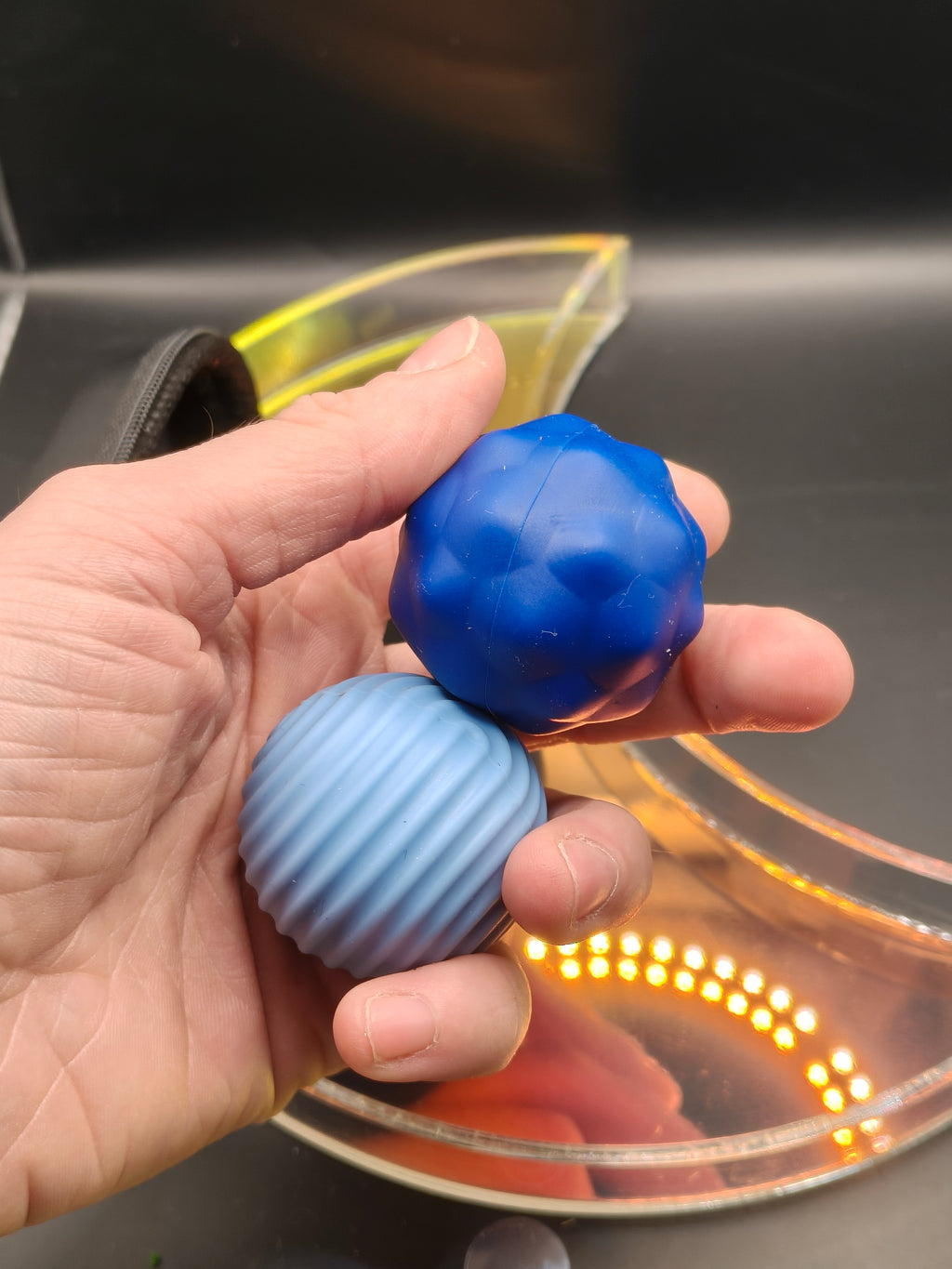 Magnetic fidget balls set in case - Large