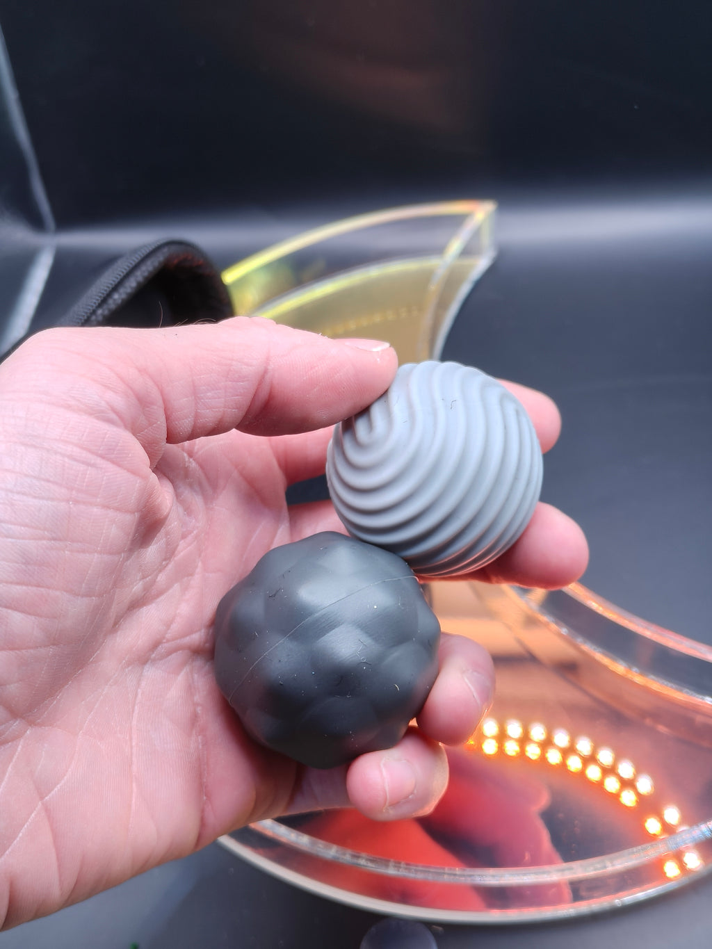 Magnetic fidget balls set in case - Large