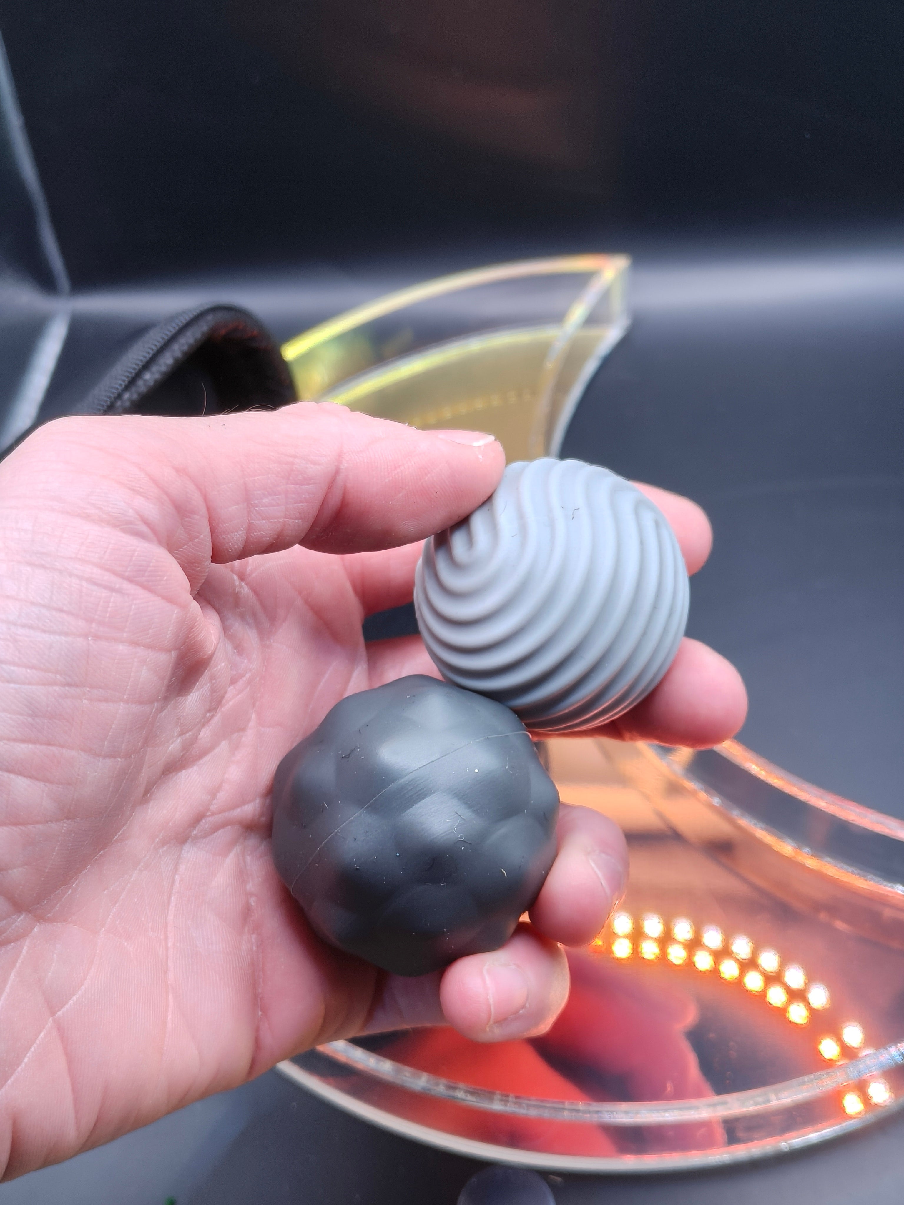 Magnetic fidget balls set in case - Large