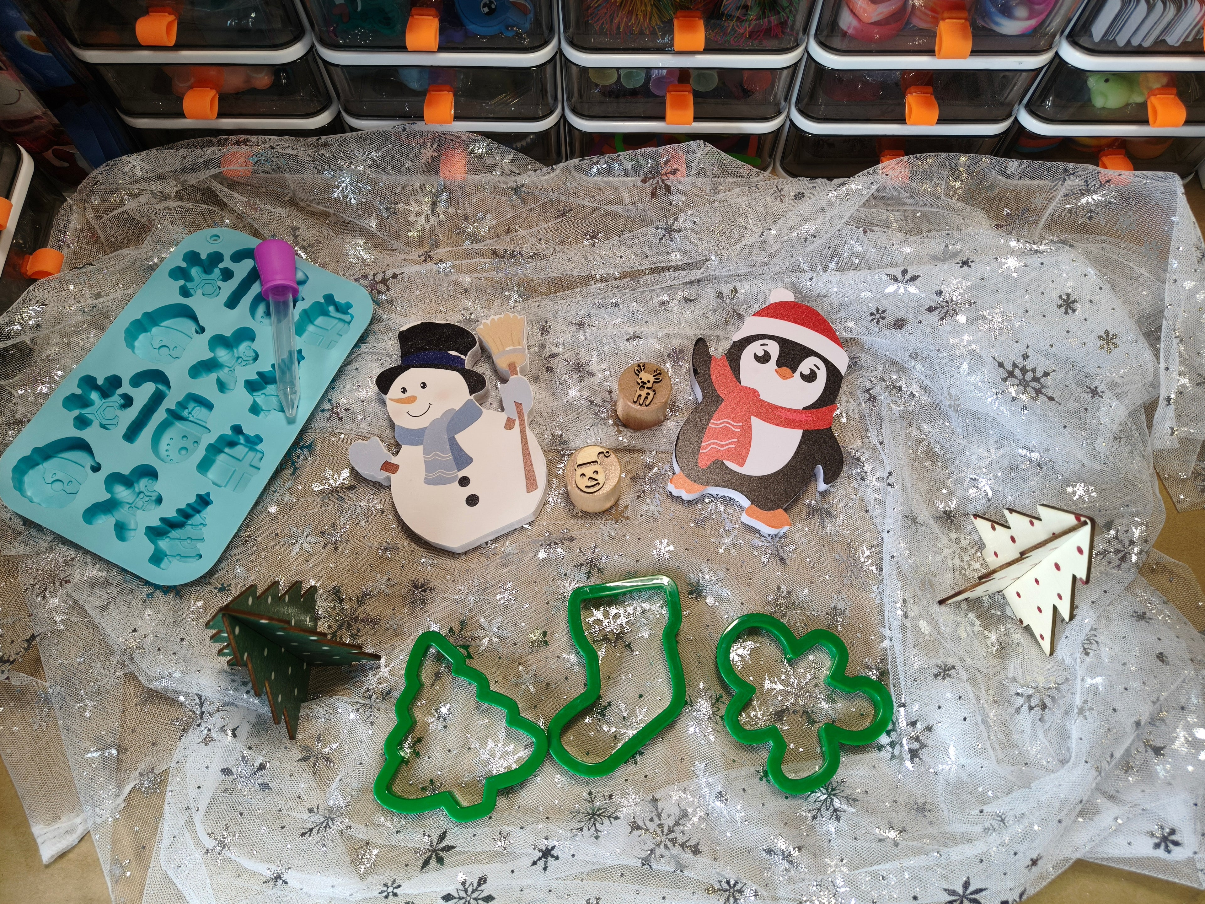 Tuff Tray Ideas - Christmas - Starter Kit