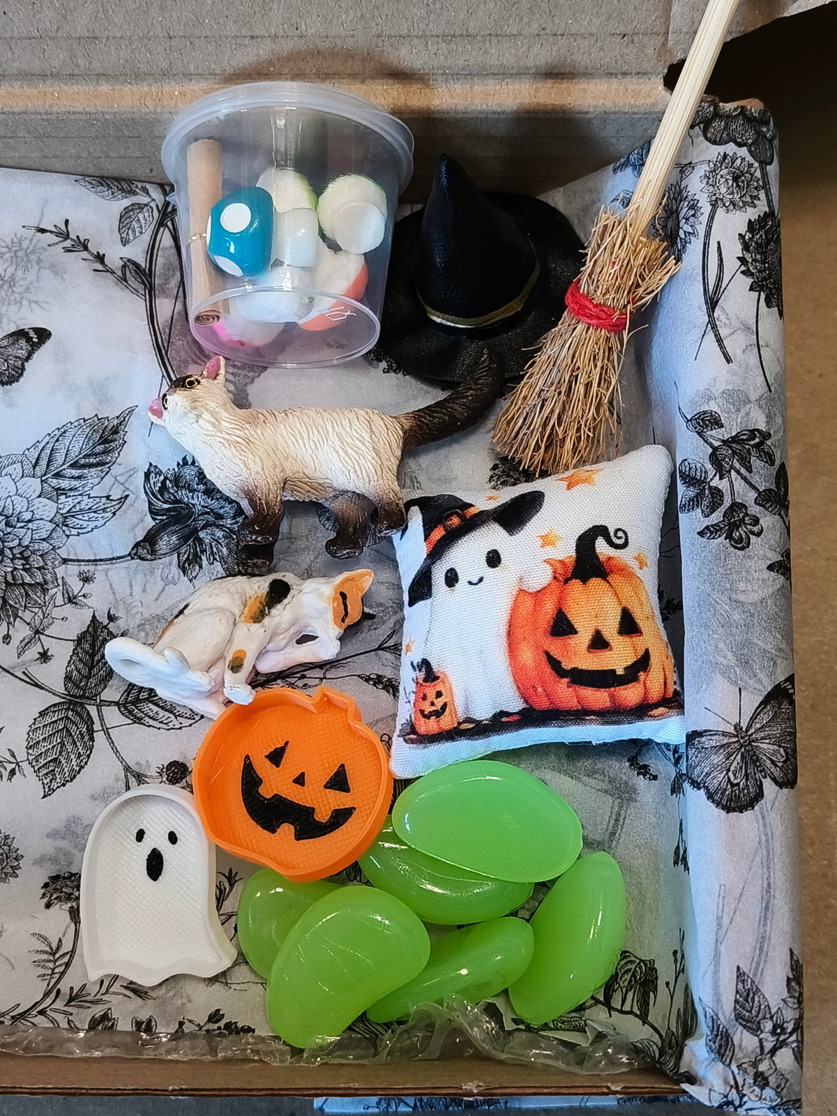 Witches Cat Tuff Tray Kit