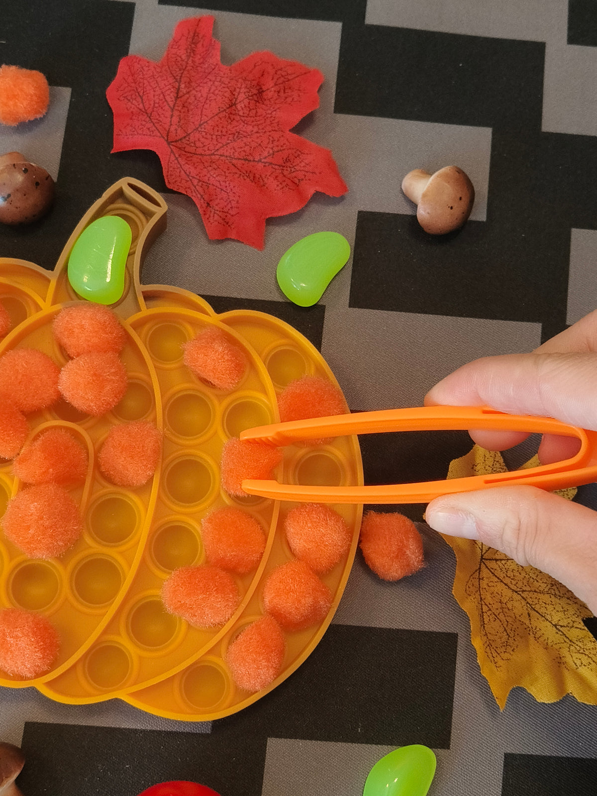 Tuff Tray Ideas - Pumpkin Pop