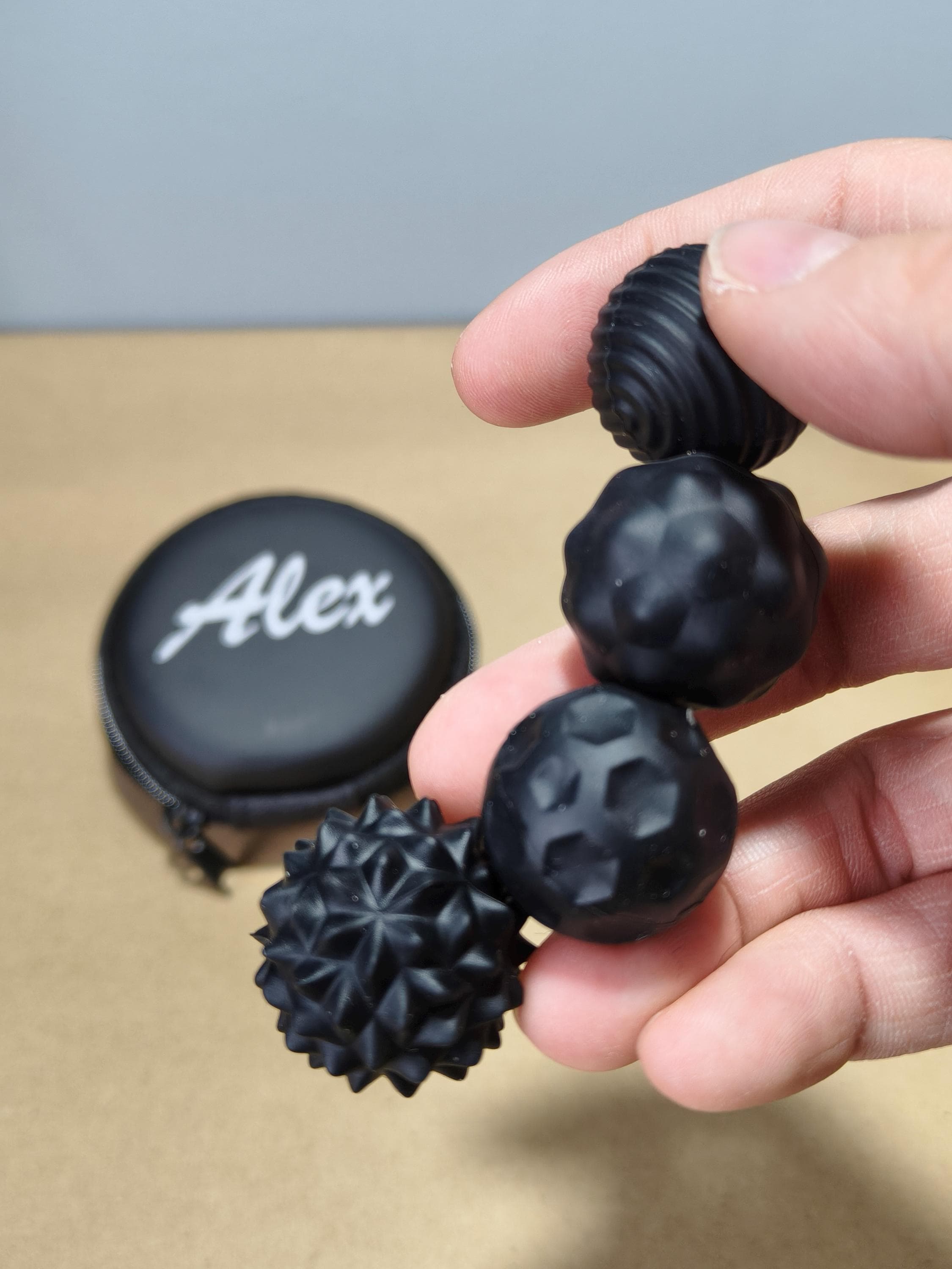 Magnetic fidget balls set in case - Discrete work/school fidget toy