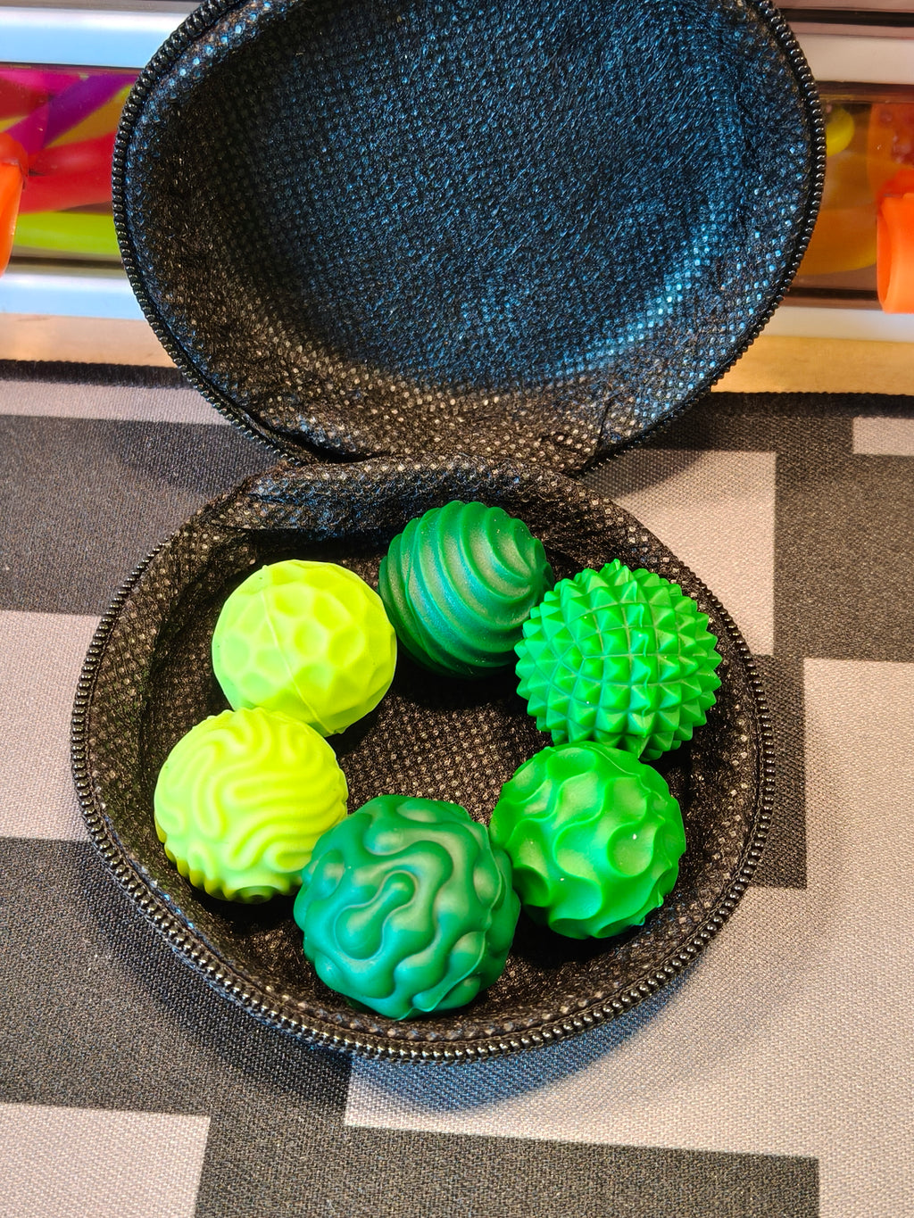 Magnetic fidget balls set in case - Discrete - 6 set